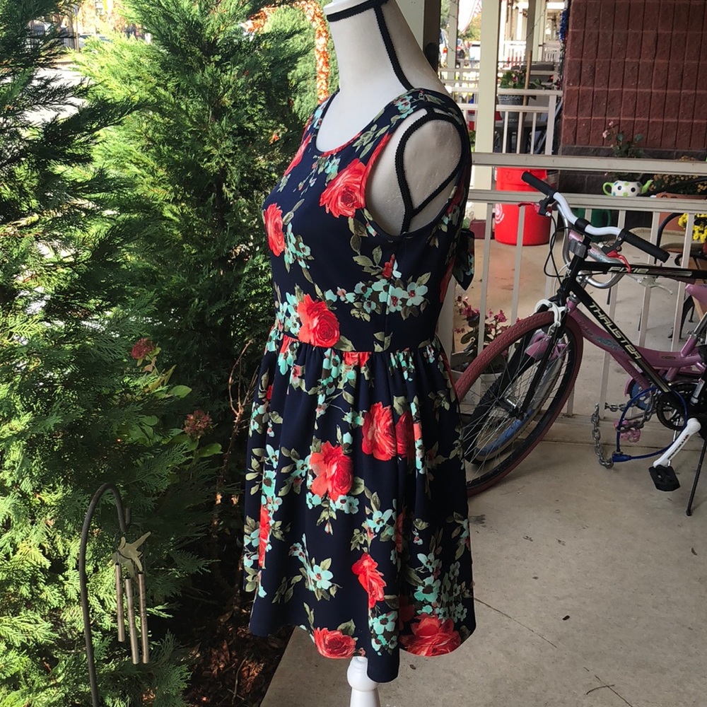 Macy’s Dress 👗 - Picture 6 of 8